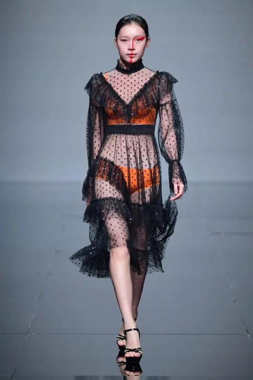 深圳原創設計時裝周 勒芙 彭2018春夏系列服裝發布秀